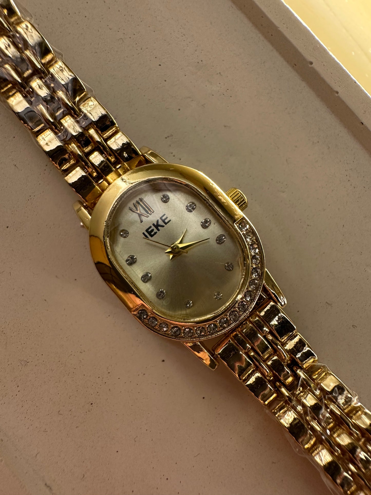 Ieke Oval Gold