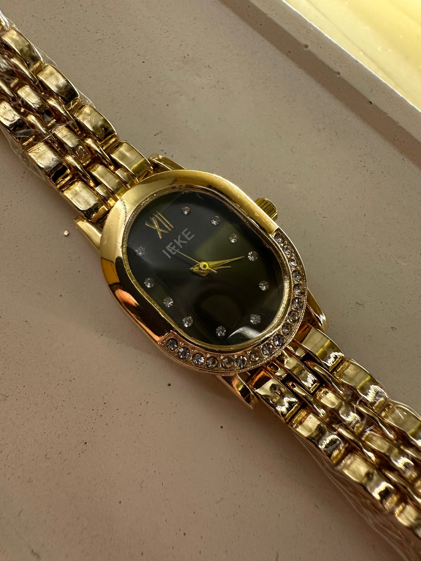 Ieke Oval Gold