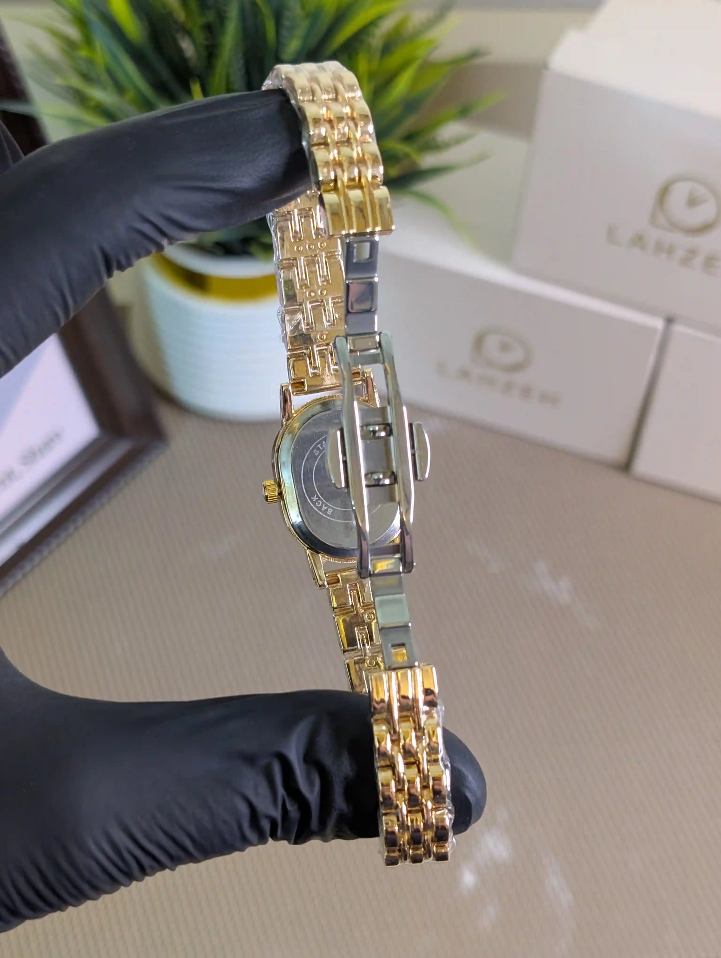 Ieke Oval Gold