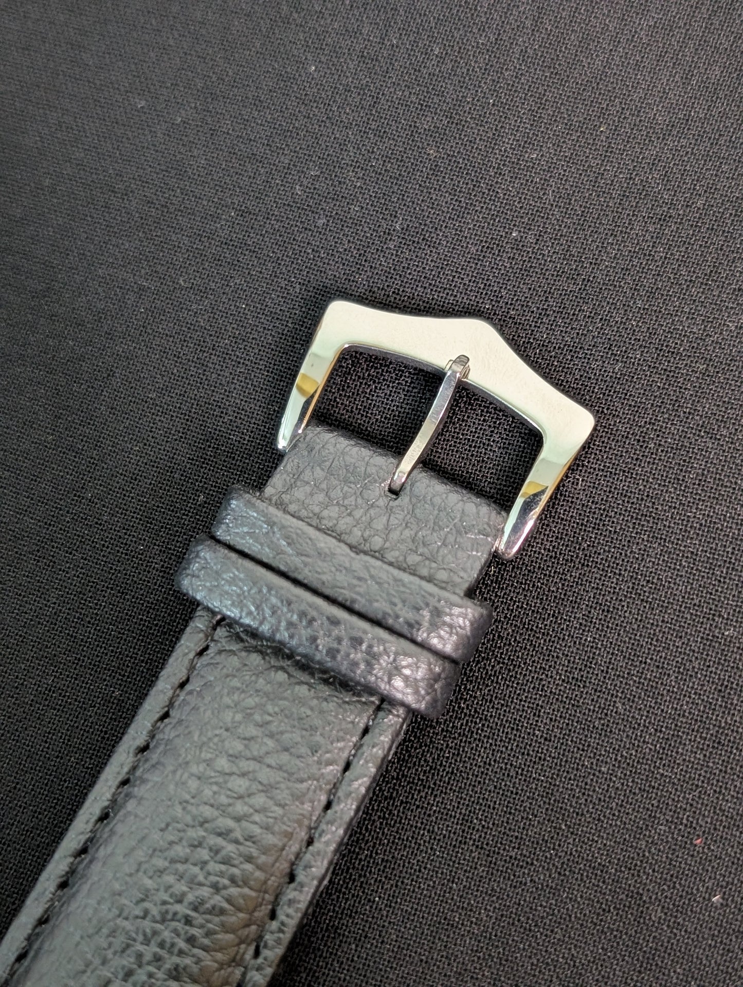 Cart-ier Tank Silver Marked Case Pebbled Strap
