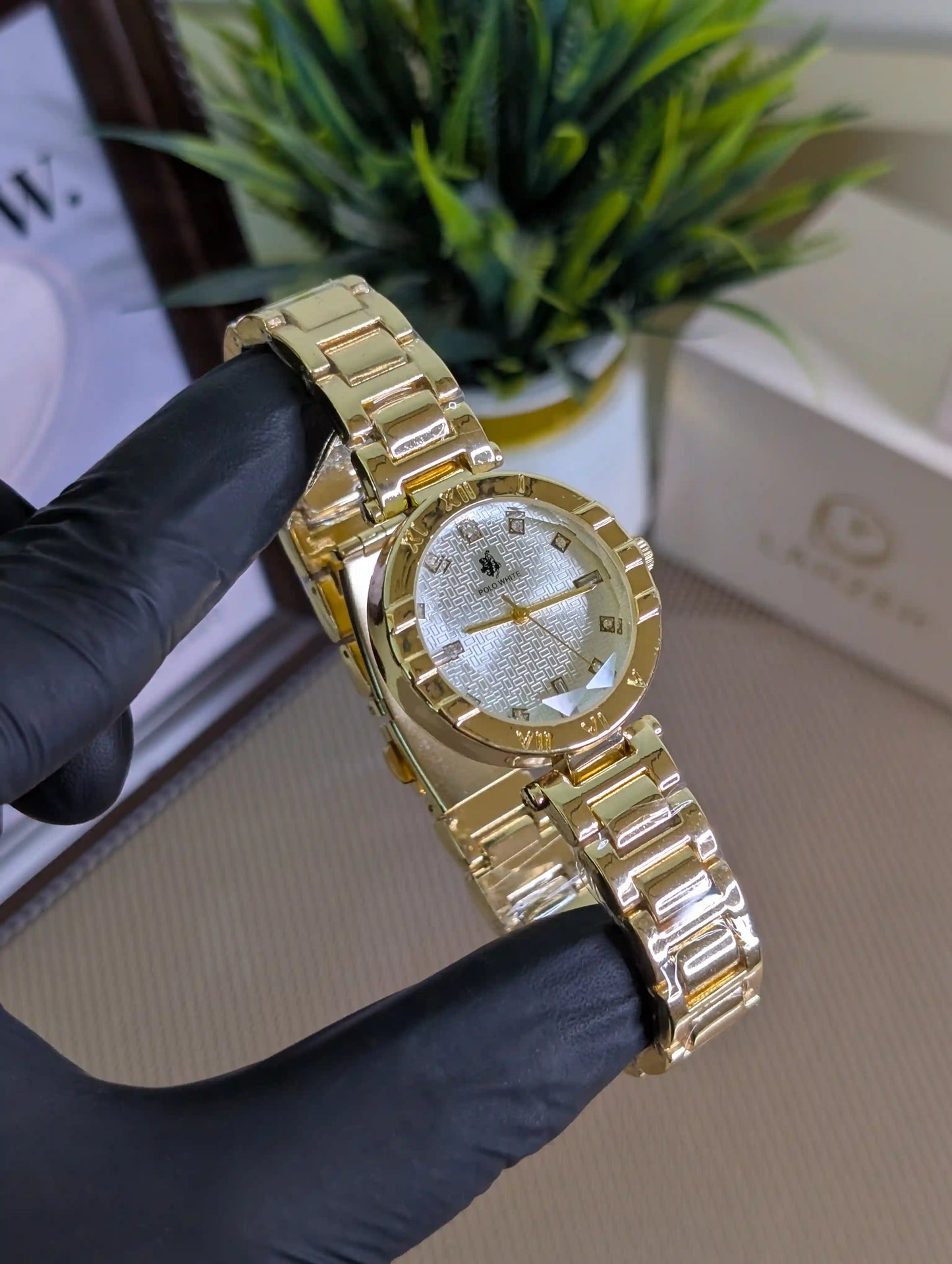 Polowhite Roman Design Gold