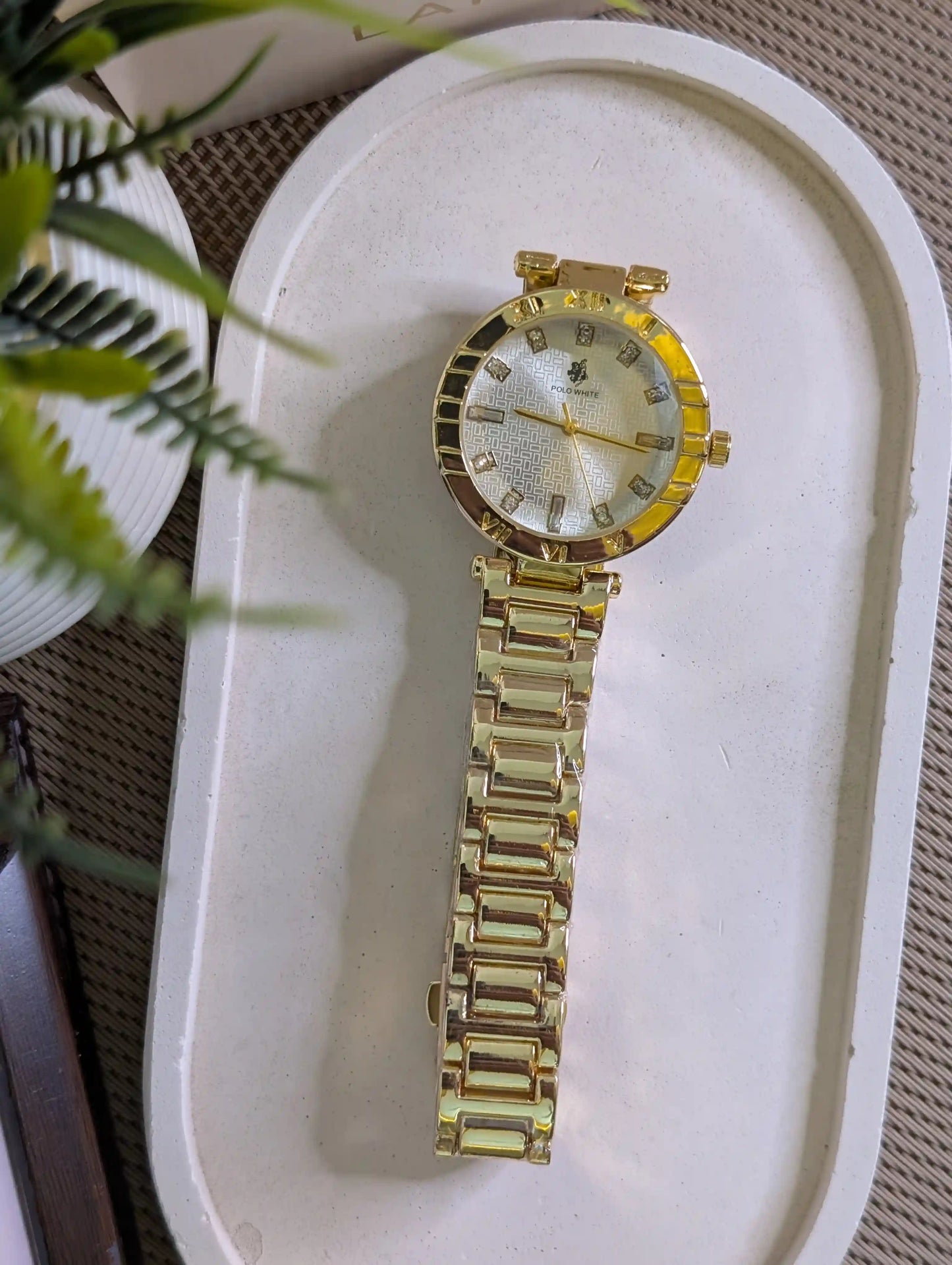 Polowhite Roman Design Gold