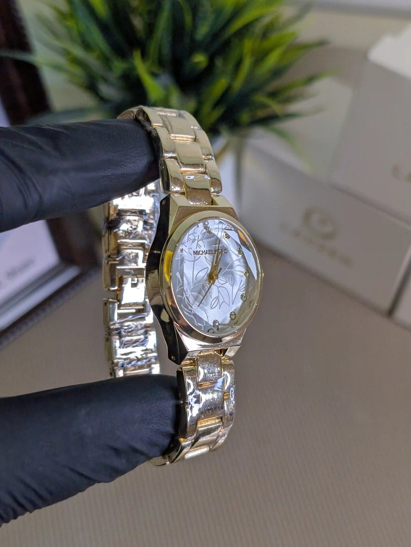 Micha-el Ko-rs Round Dial Gold