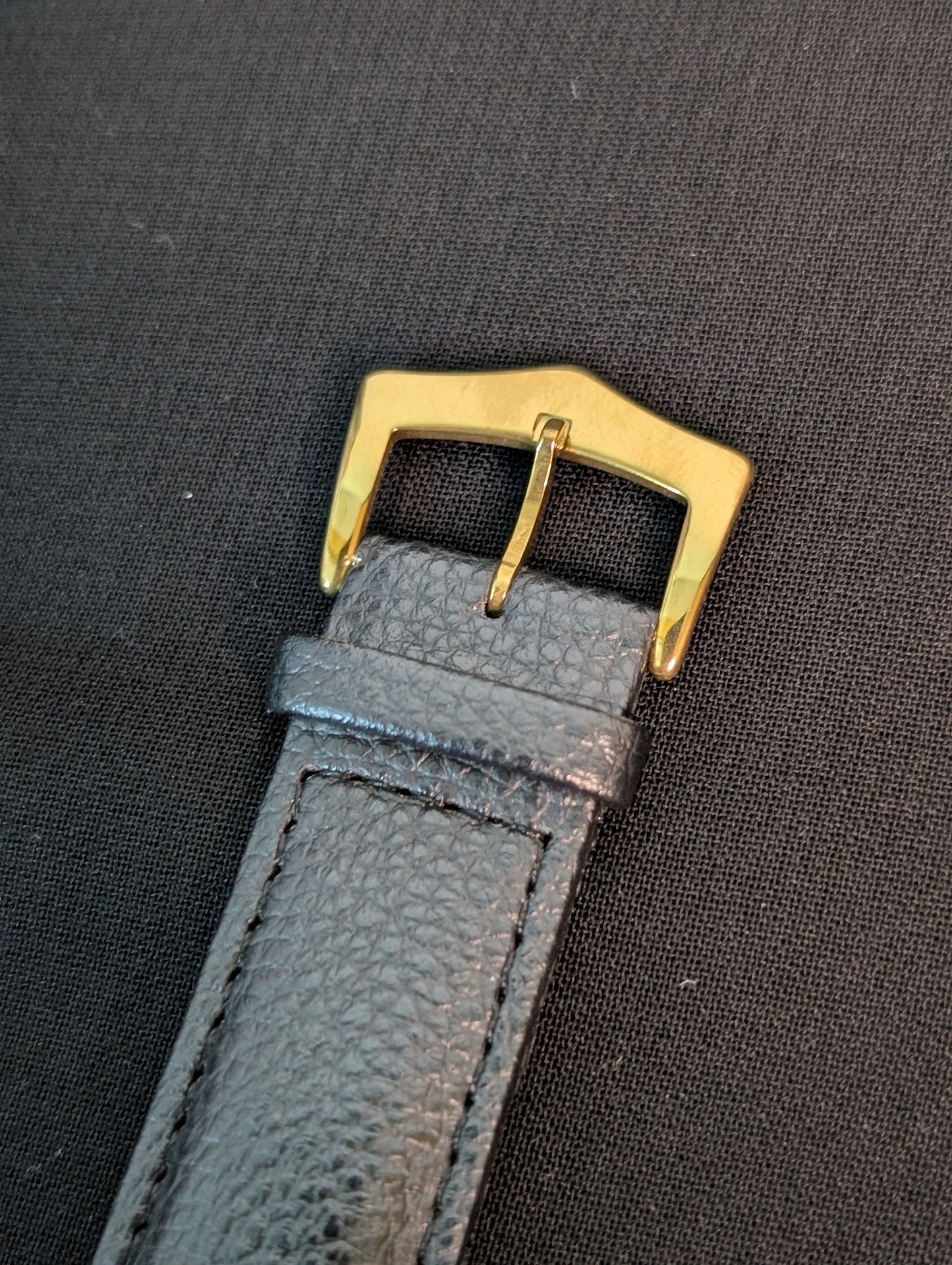 Cart-ier Tank Gold Minimalistic Marker-Less Dial Pebble Strap