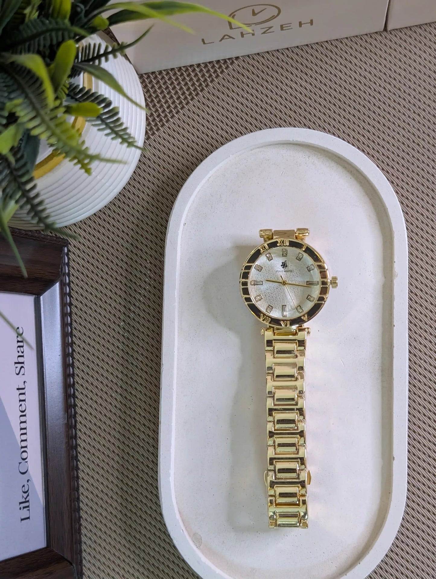 Polowhite Roman Design Gold